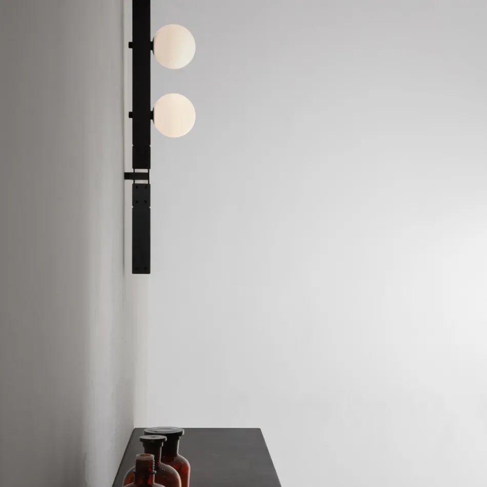 Applique a Parete di Design in Alluminio Nero con Sfere e Faretti - Esodo Viadurini