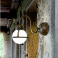 Applique Cimosa in ottone anticato e vetro soffiato bianco