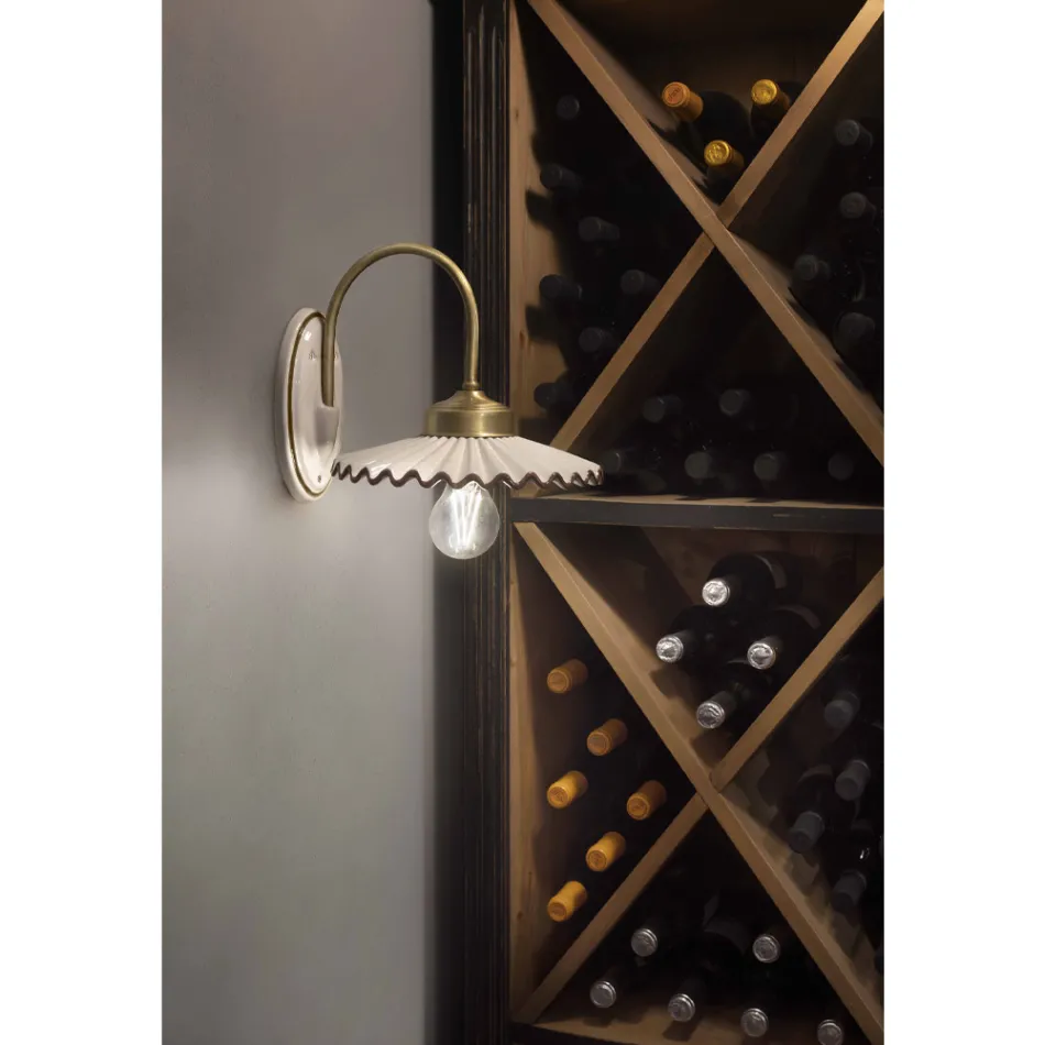Applique in Ceramica Lucida Plissettata e Bordo Dipinto a Mano - Laquila Viadurini