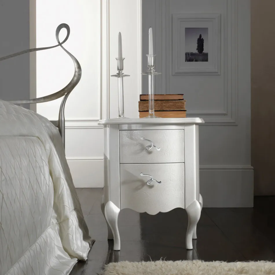Comodino Bianco Perla a Rilievo con Maniglie Cromate Made in Italy - Berlino Viadurini