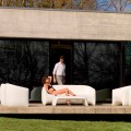 Divano da esterno di design in resina di polietilene Blow by Vondom