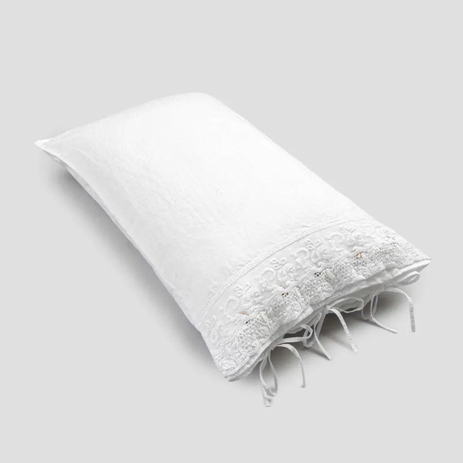 Federa di Lino con Pizzo Bianco per Letto Design di Lusso Made in Italy - Kiss Viadurini