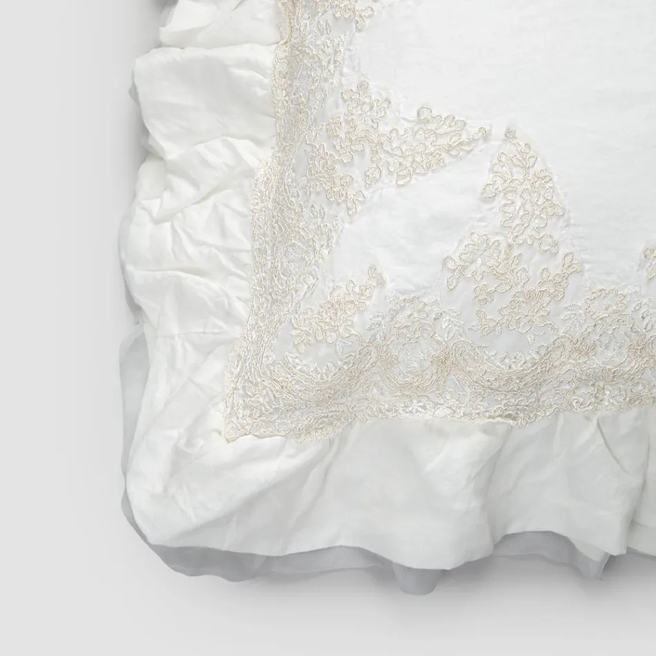 Federa Quadrata in Lino Bianco con Pizzo di Decoro sui Bordi e Balze - Priscilla Viadurini