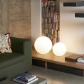 Lampada a sfera moderna da terra/tavolo Slide Globo, fatta in Italia