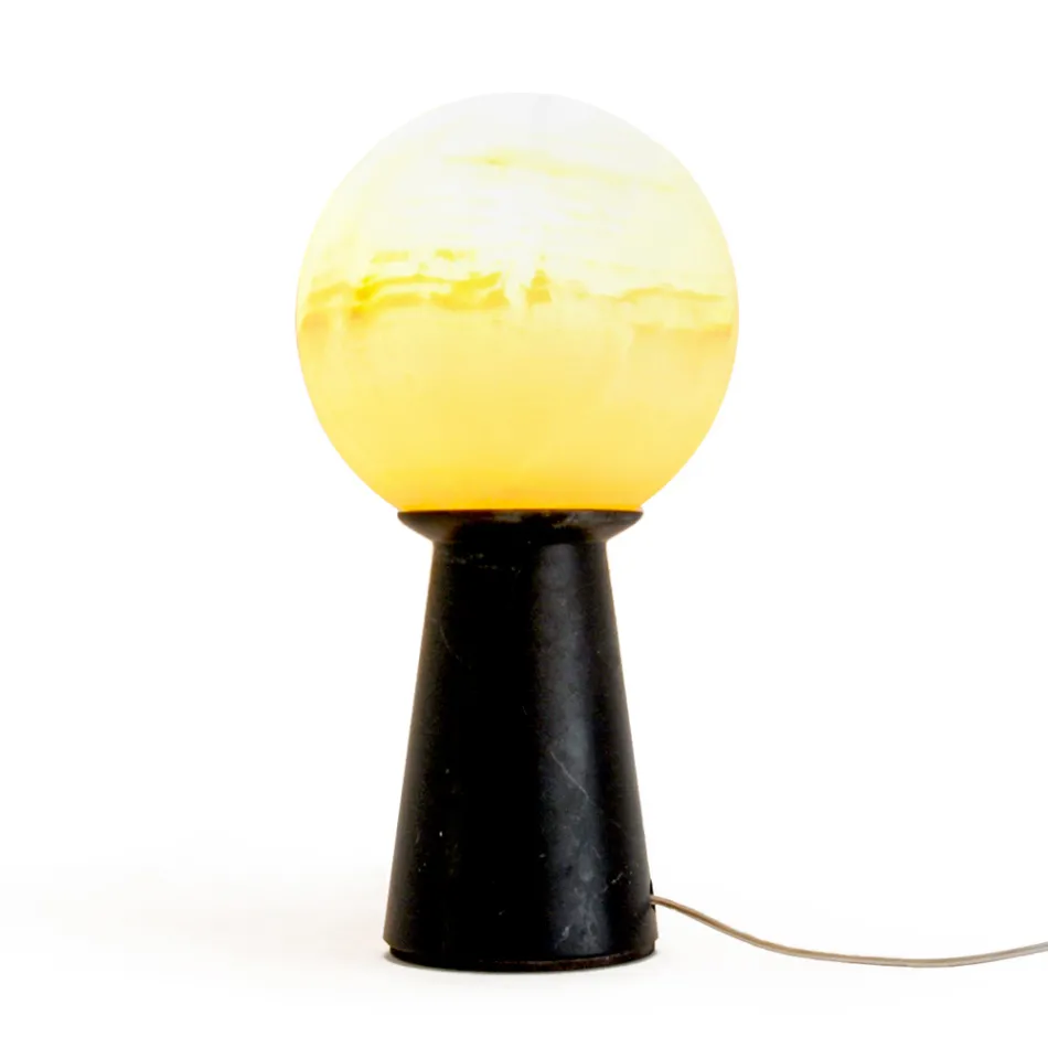 Lampada Conica con Sfera Bianca e Base in Marmo Made in Italy - Tobio Viadurini