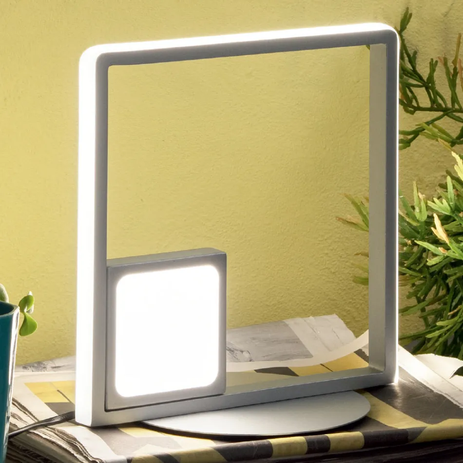 Lampada da Tavolo a LED in Metallo Verniciato Argento Moderna - Formale Viadurini