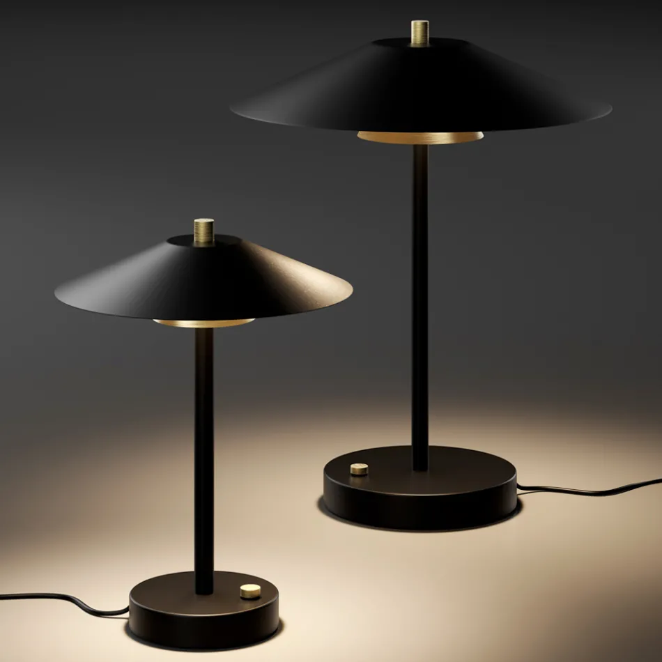Lampada da Tavolo in Metallo di Diverse Finiture Made in Italy - Mira Viadurini