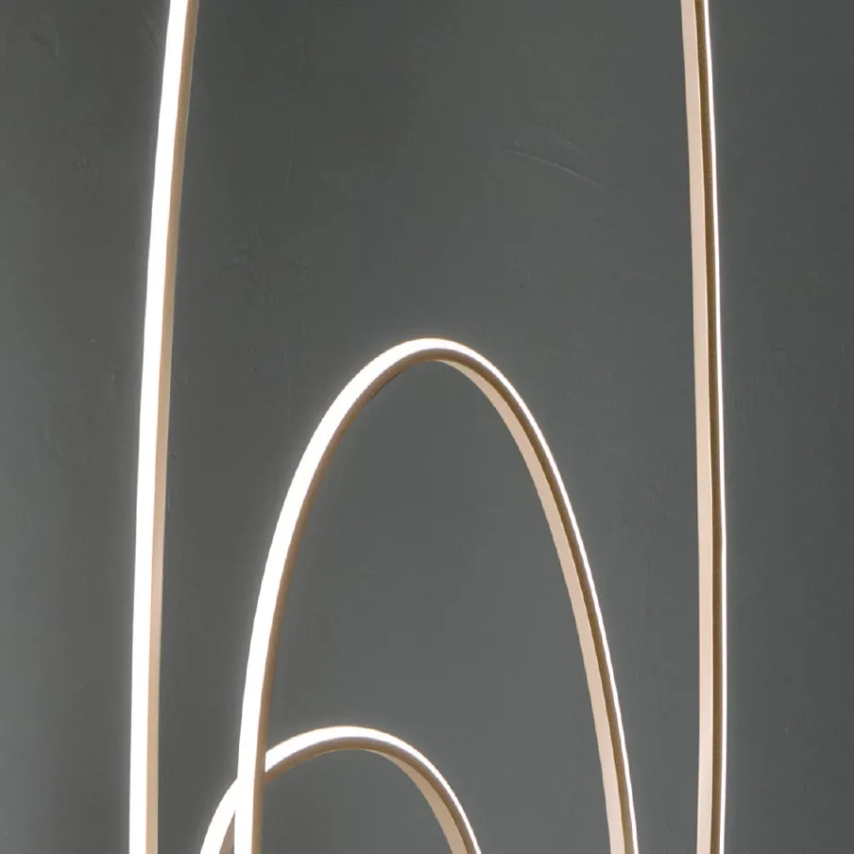 Lampada da Terra Design in Metallo Verniciato Finitura Oro con LED - Simea Viadurini