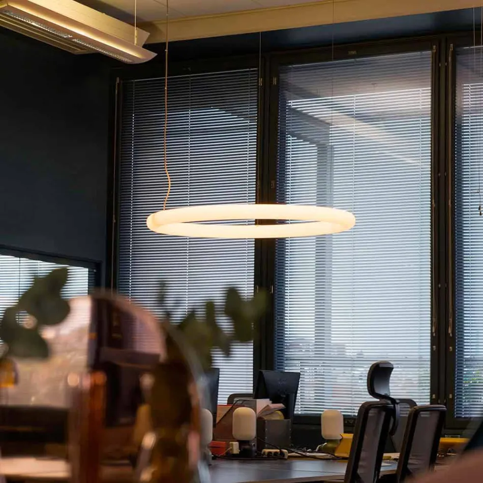 Lampada Moderna Tonda a Sospensione in Polietilene Made in Italy - Slide Giotto Viadurini