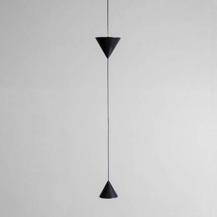 Lampada Sospesa a Filo in Alluminio Nero e Doppio Cono di Design - Mercado Viadurini