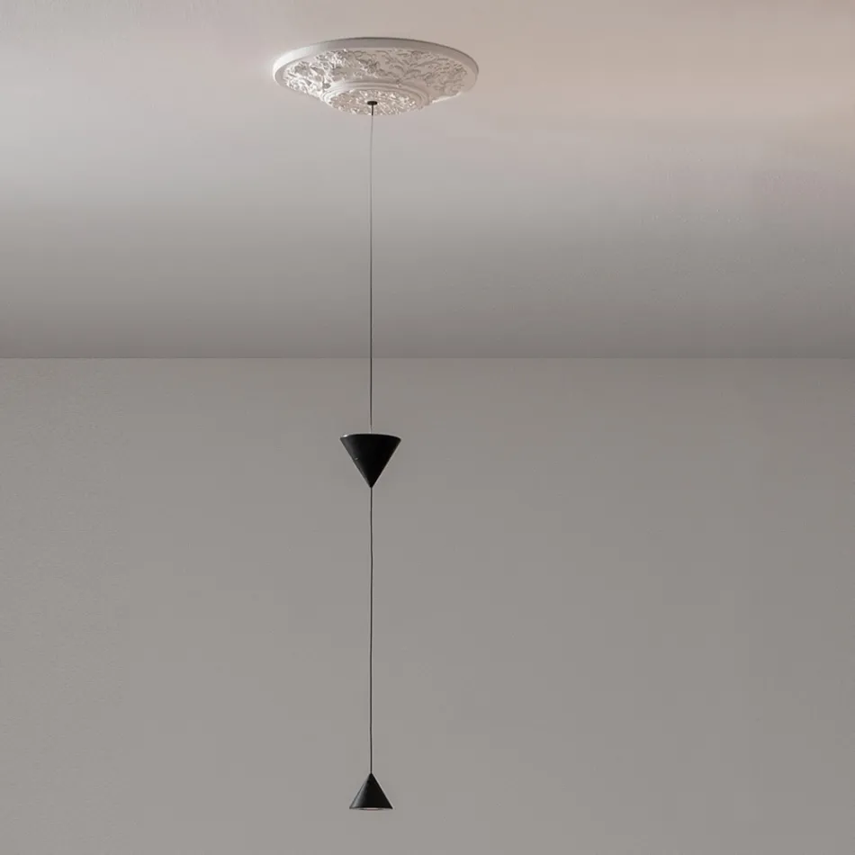 Lampada Sospesa di Design in Gesso bianco e Alluminio Nero 2 Coni - Tesera Viadurini