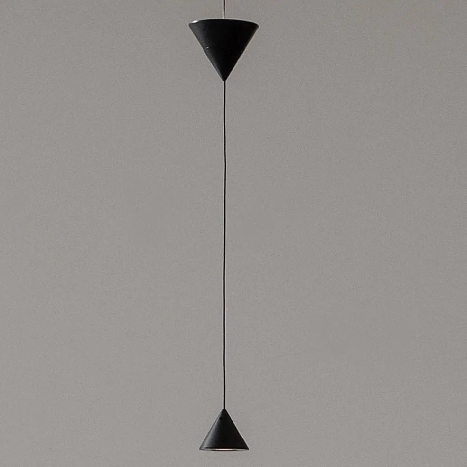 Lampada Sospesa di Design in Gesso bianco e Alluminio Nero 2 Coni - Tesera Viadurini