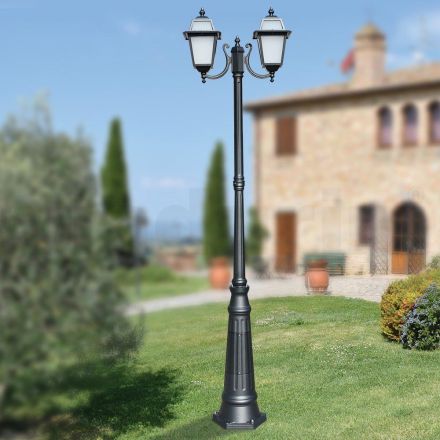 Lampione Alto 238 cm da Giardino in Alluminio Antracite e Vetro Sabbiato - Elric Viadurini