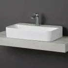 Lavabo da Appoggio Squadrato in Ceramica Bianca e Foro Rubinetteria - Aster Viadurini