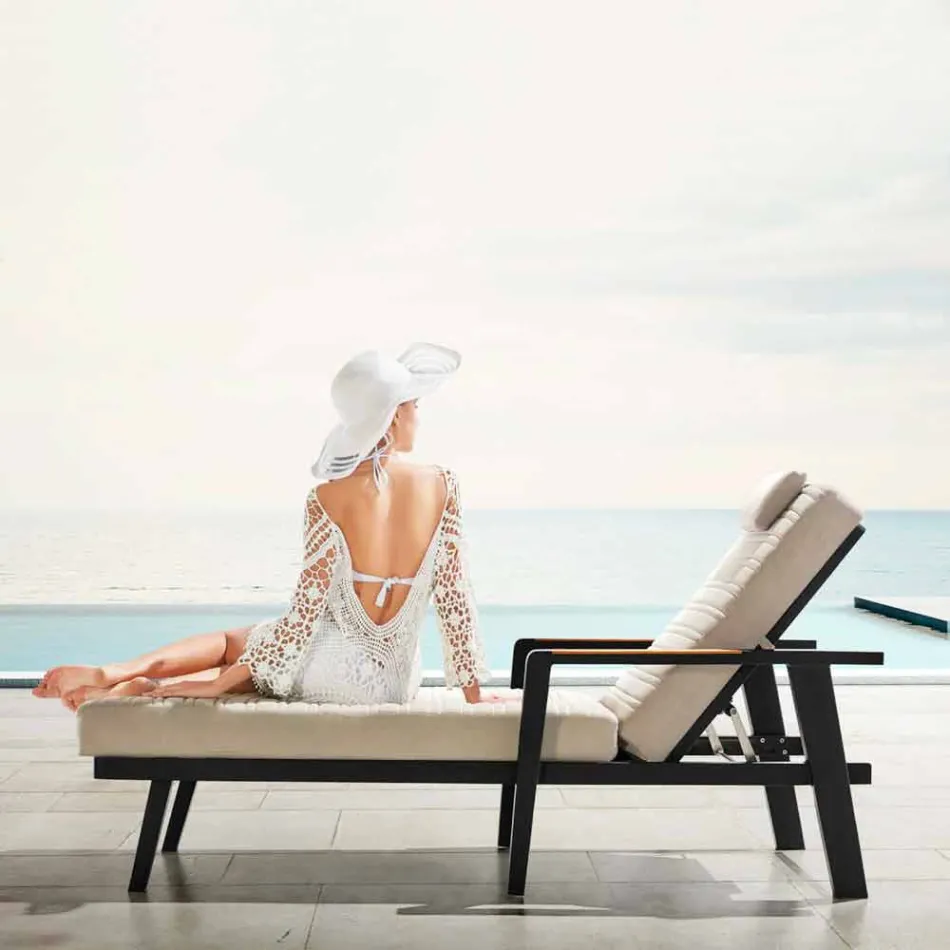 Lettino Prendisole in Alluminio e Braccioli in Teak con Poggiatesta - Moira Viadurini