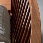 Letto matrimoniale di design 160x200cm con base in noce massello Alain Viadurini
