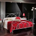 Letto matrimoniale in ferro artigianale con gambe coniche Zoe