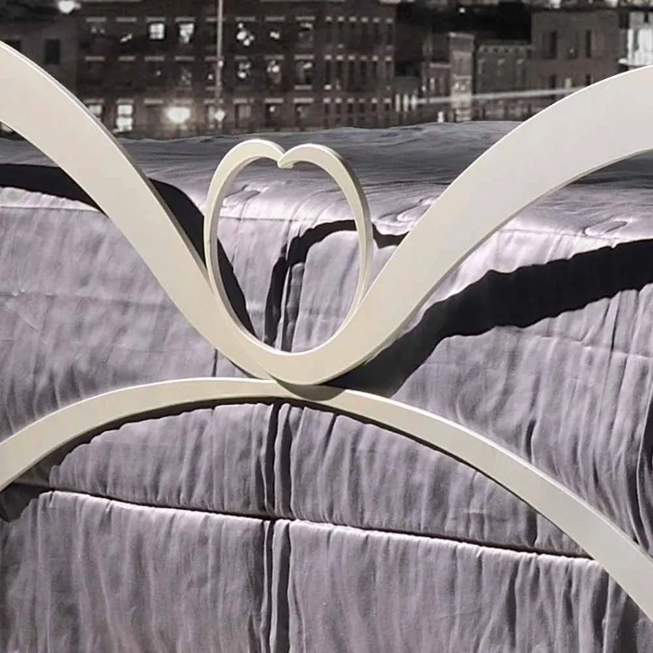 Letto matrimoniale in ferro imbottito con cristalli Kimberly Viadurini