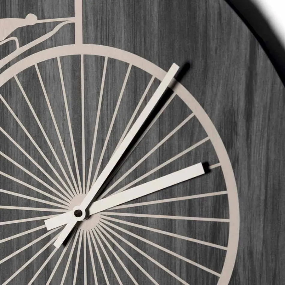 Orologio da Parete in Legno Design Tondo con Decori in 2 Finiture - Byko Viadurini