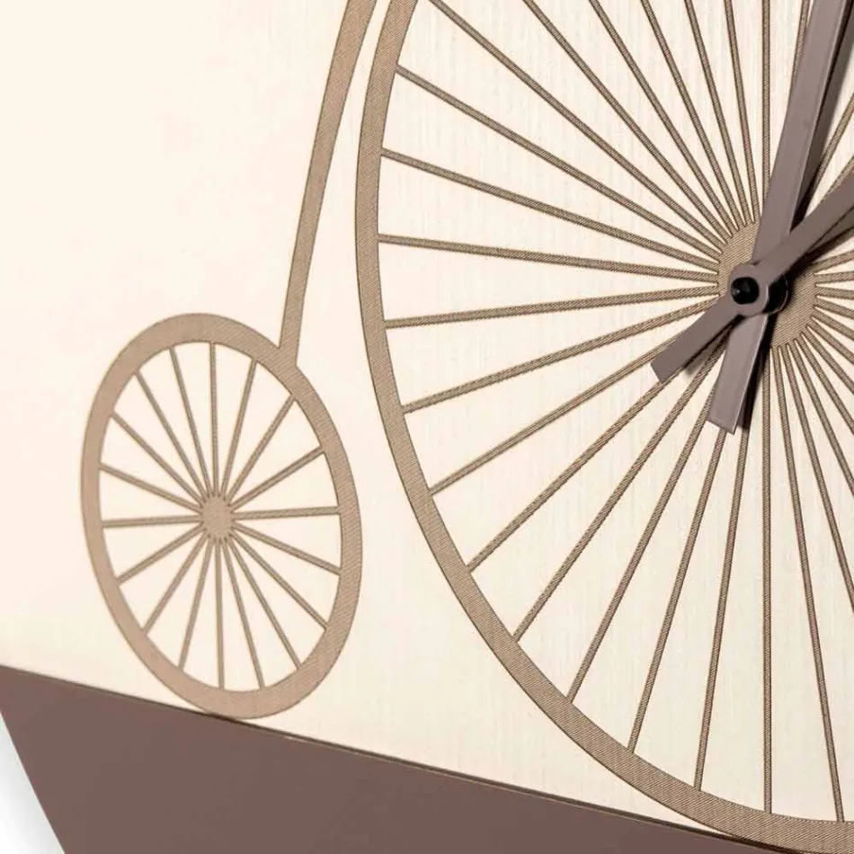 Orologio da Parete in Legno Design Tondo con Decori in 2 Finiture - Byko Viadurini