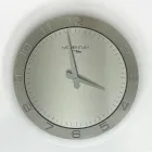 Orologio moderno da muro modello Dininho Viadurini