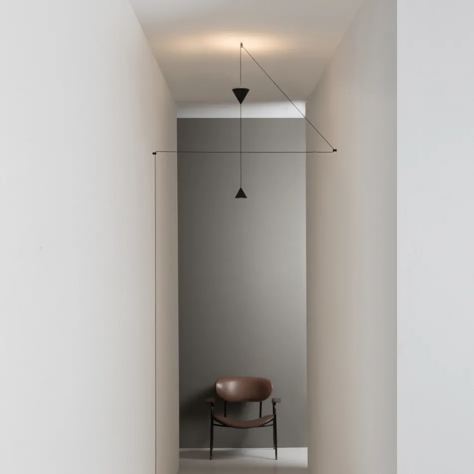 Piantana a Filo in Alluminio Nero e Doppio Cono Design Minimale - Mercado Viadurini