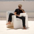 Poltrona da esterno di design Jut by Vondom, in resina di polietilene