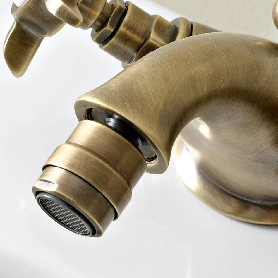 Rubinetto Monoforo per Bidet Classico in Ottone e Maniglie a Farfalla - Miriano Viadurini