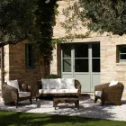 Salotto in Polyrattan Marca REHAU di Diverse Finiture e Cuscini Bianchi - Pazzia Viadurini