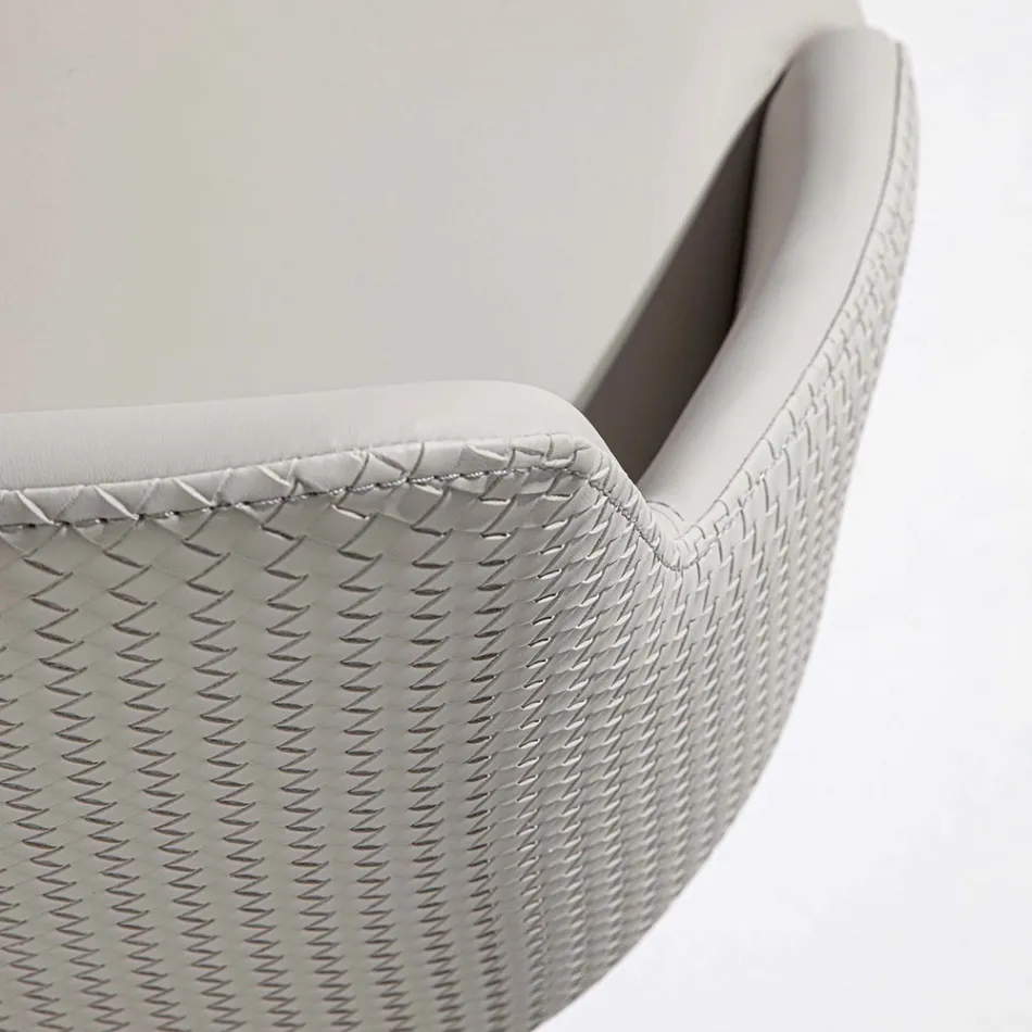 Sedia in Ecopelle con Schienale Decorato e Base in Metallo Nero, 2 Pezzi - Nima Viadurini