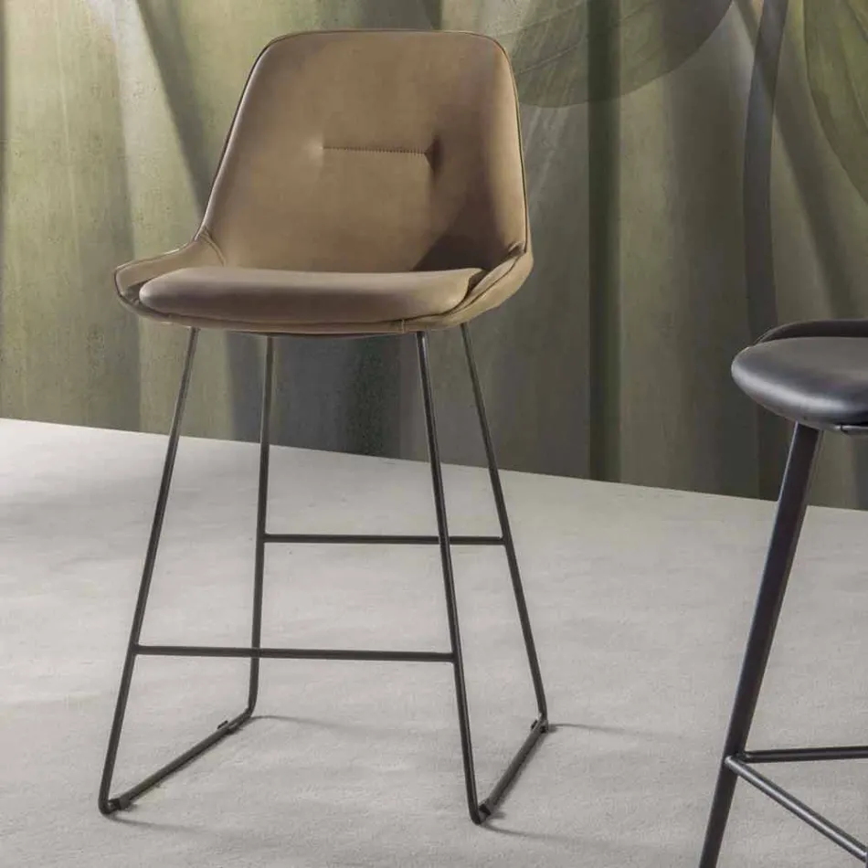 Sgabello Design Moderno con Slitta in Metallo Verniciato - Ines Viadurini