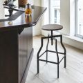 Sgabello design moderno in metallo e legno regolabile Livorno1