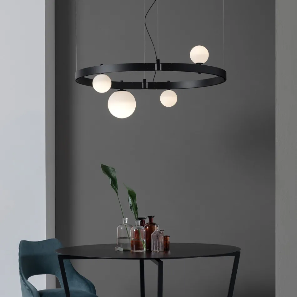 Sospensione di Design Ovale in Alluminio Nero con Sfere e Faretti - Esodo Viadurini