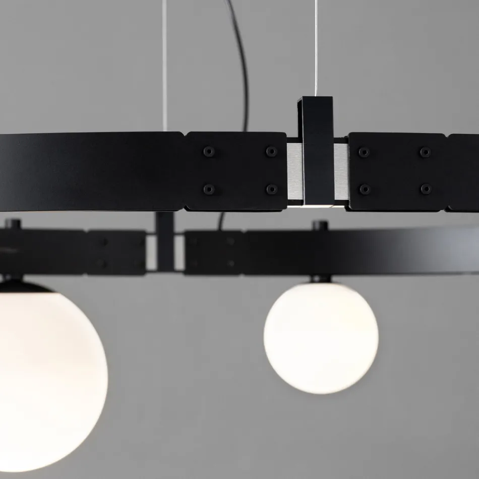 Sospensione di Design Ovale in Alluminio Nero con Sfere e Faretti - Esodo Viadurini