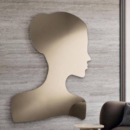 Specchio Sagomato con Volto di Donna Realizzato in Italia - Brunilde Viadurini