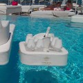 Tavolino – vassoio galleggiante in ecopelle nautica e plexiglass Trona