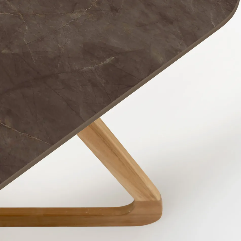Tavolo da Esterno con Base in Legno e Piano in Ceramica Pulpis Brown - Infinity Viadurini