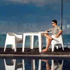 Tavolo da esterno quadrato Solid by Vondom in polipropilene, di design Viadurini