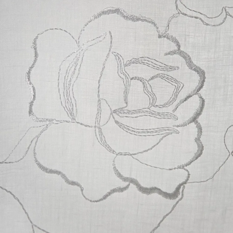 Tenda Bianca in Garza di Lino e Organza con Ricamo di Rose Elegante - Mariarosa Viadurini