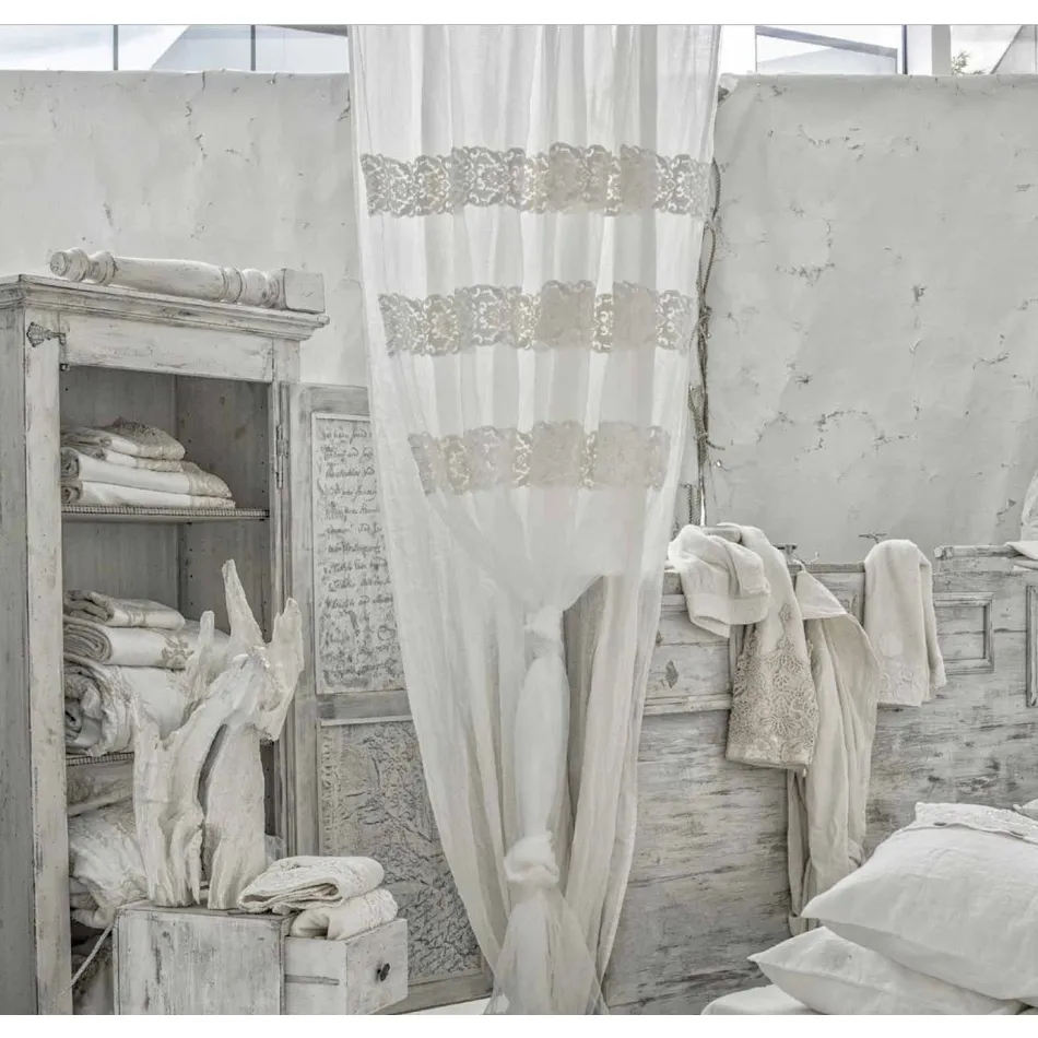 Tenda in Lino Bianco con Organza e Ricamo Design Shabby Made in Italy - Marpessa Viadurini