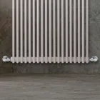 Termoarredo Idraulico con Una Serie di Elementi Verticali Made in Italy - carbonio Viadurini