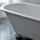 Vasca da Bagno in Solid Surface Bianco Opaco con Piedini - Gradi Viadurini