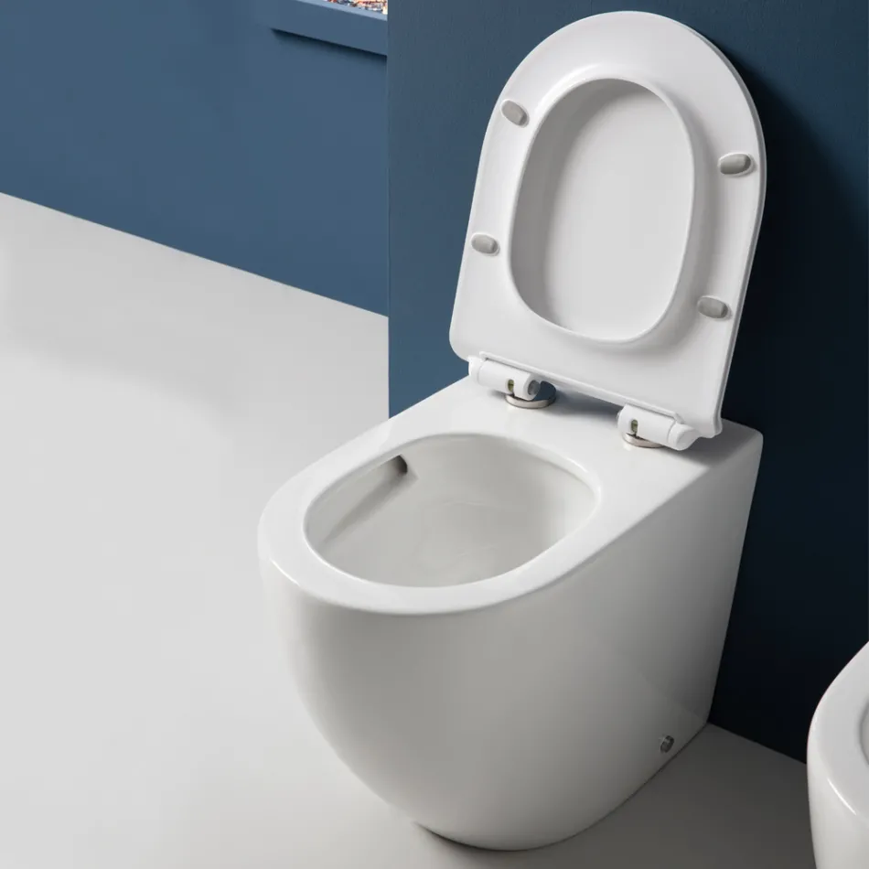 Vaso Wc a Terra Ciclonico con Sedile Soft Close in Ceramica Bianca - Aralia Viadurini